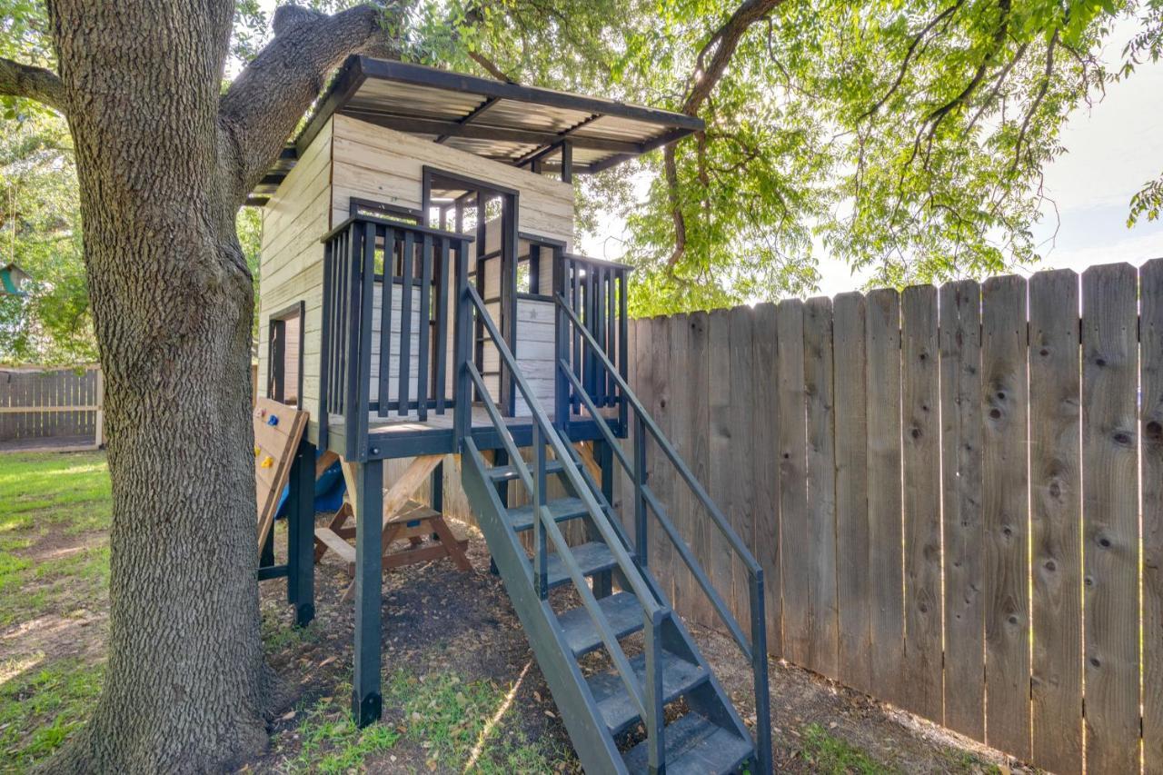 Central Austin Home Indoor And Outdoor Play Areas Exterior photo